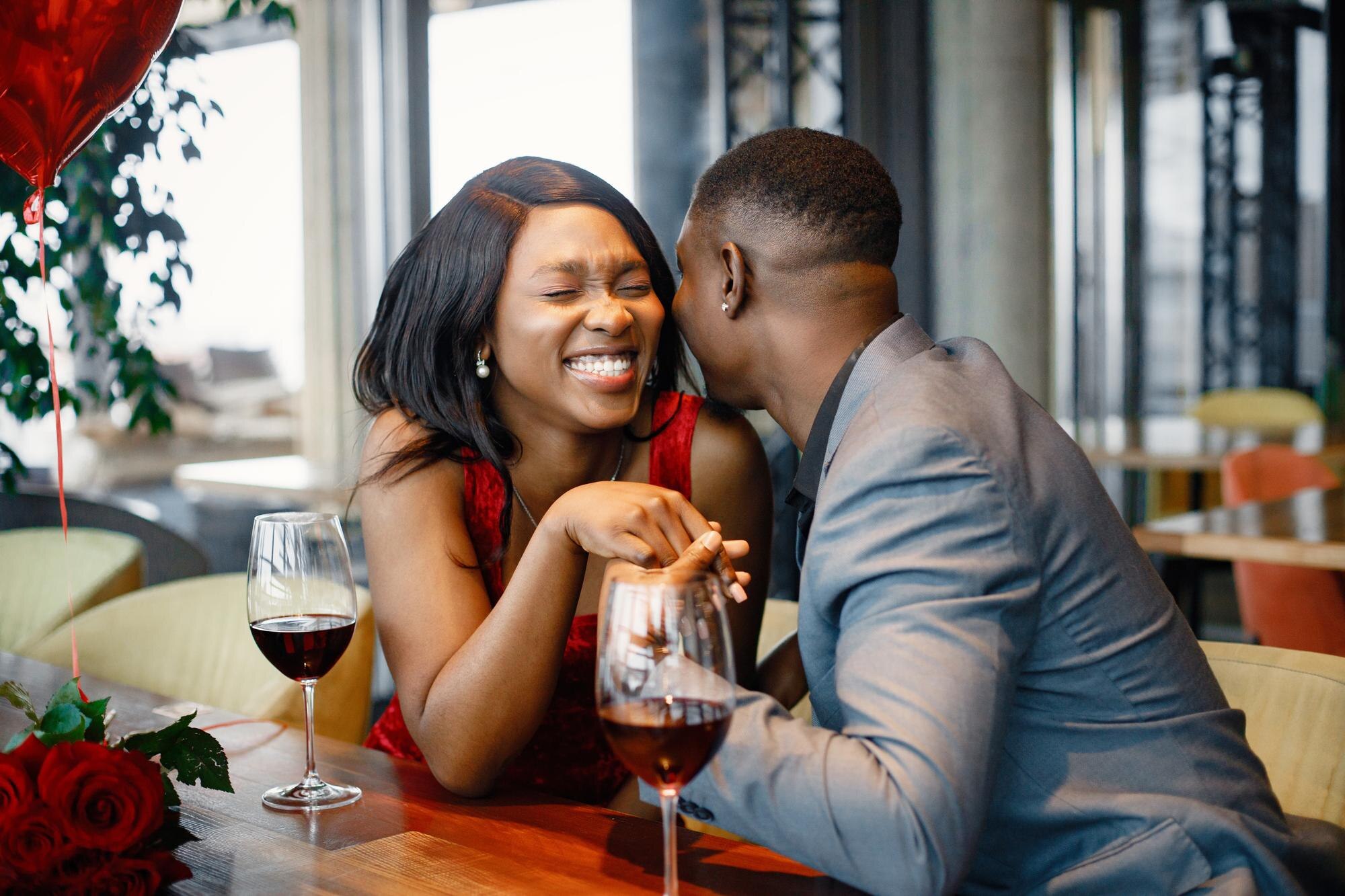 3 idées de premier rendez-vous original pour célébrer la gastronomie et la culture africaine.